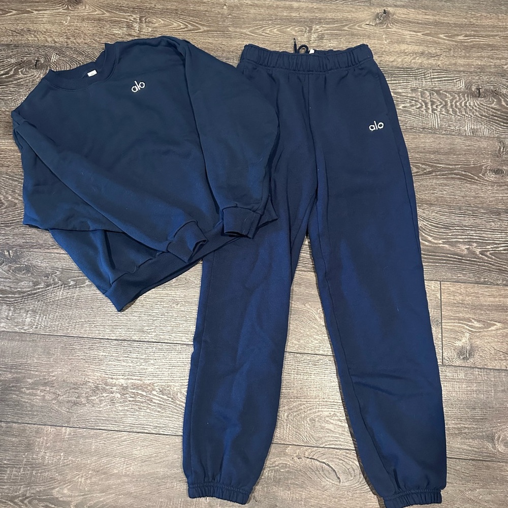 ALO Accolade sweatshirt and sweatpants set